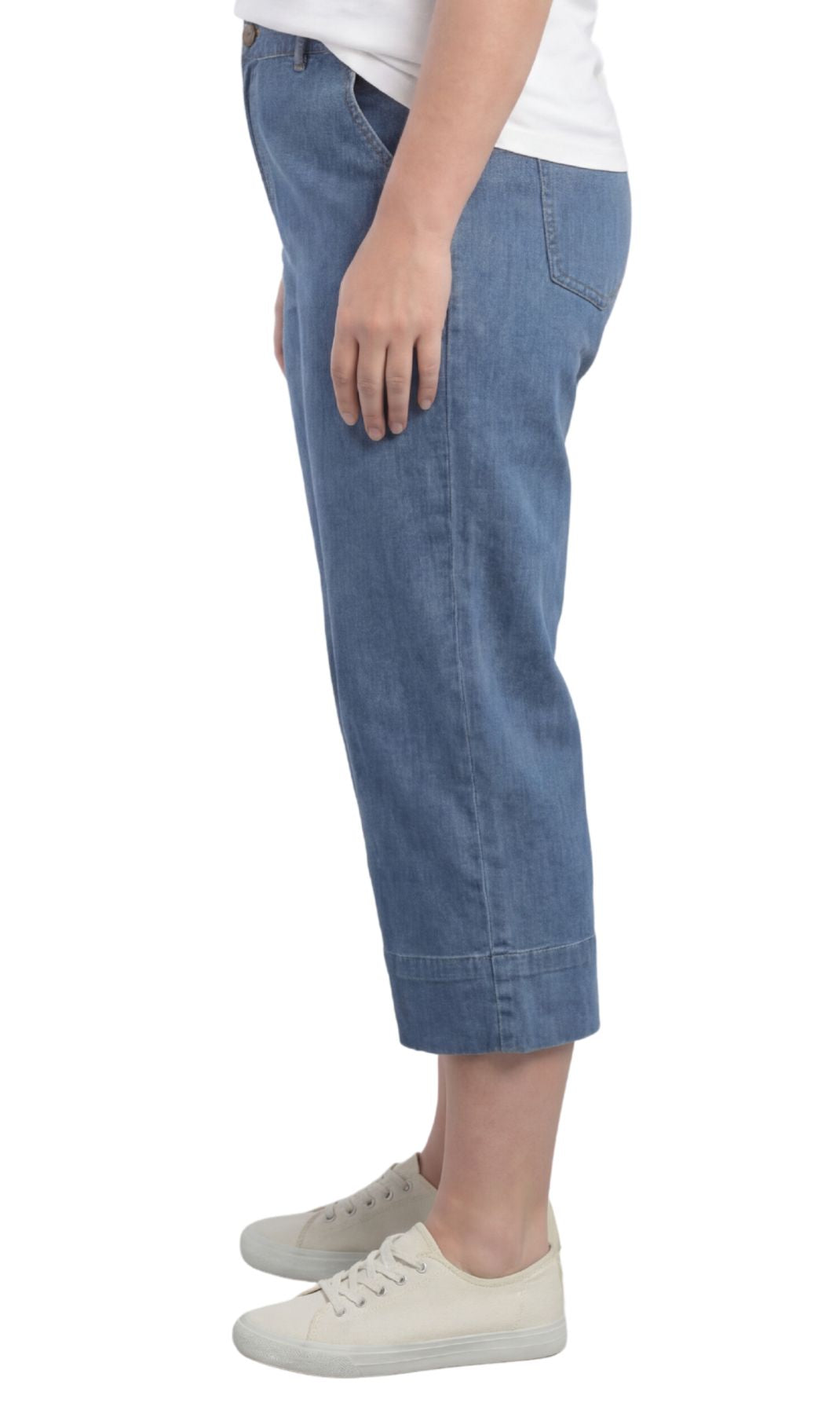 Women’s Lightweight Straight Leg Casual Denim Capri Pants in Cotton Blend Fabric